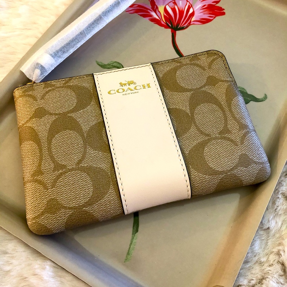New!Coach large wristlet tan/ivory w/iconic C logo